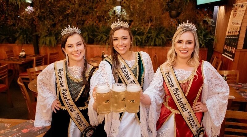 Realeza Oktoberfest Campos do Jordão: Rainha Barbara Santos (ao centro), acompanhada das princesas Nicolly Kazmierczak e Natália Castro - Foto/Divulgação: Tafnis Prado