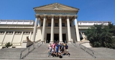 **Jornalistas da OMPT exploram o Museu de Ciências Naturais de La Plata, um dos mais importantes da América do Sul.**