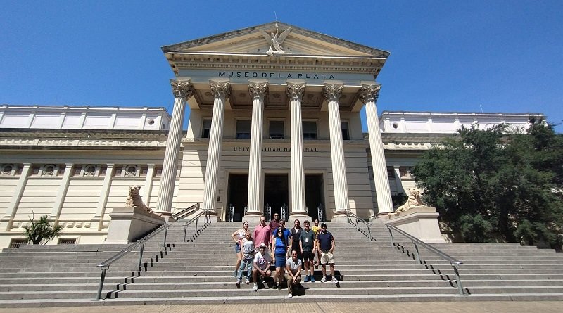 **Jornalistas da OMPT exploram o Museu de Ciências Naturais de La Plata, um dos mais importantes da América do Sul.**