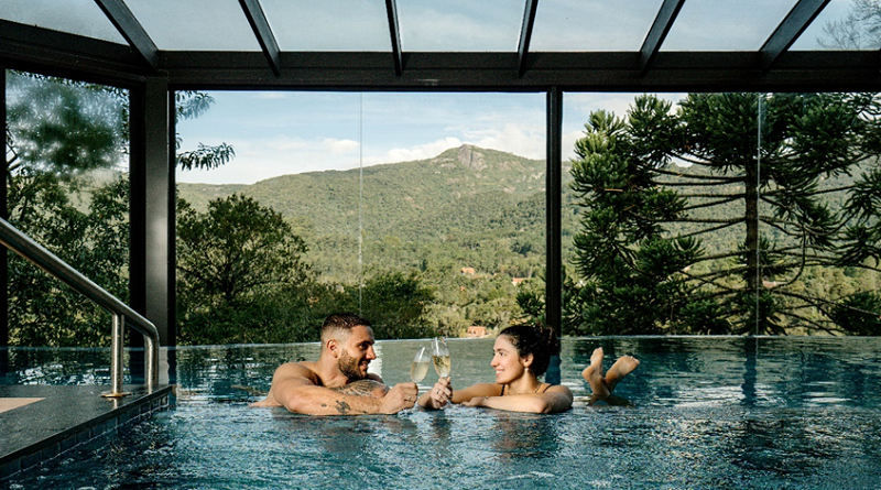 Com clima de montanha o ano inteiro, o destino mineiro aposta em hospedagens charmosas, experiências na natureza e boa gastronomia para atrair viajantes no Carnaval e além.