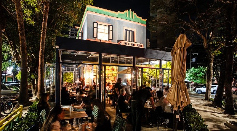 Entre drinks autorais e clima de esquina, o charme do Mercearia Amauri em São Paulo